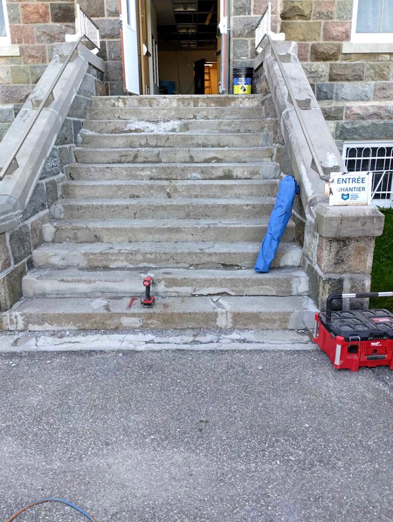 Réparation de marche en béton 44 logements Rimouski