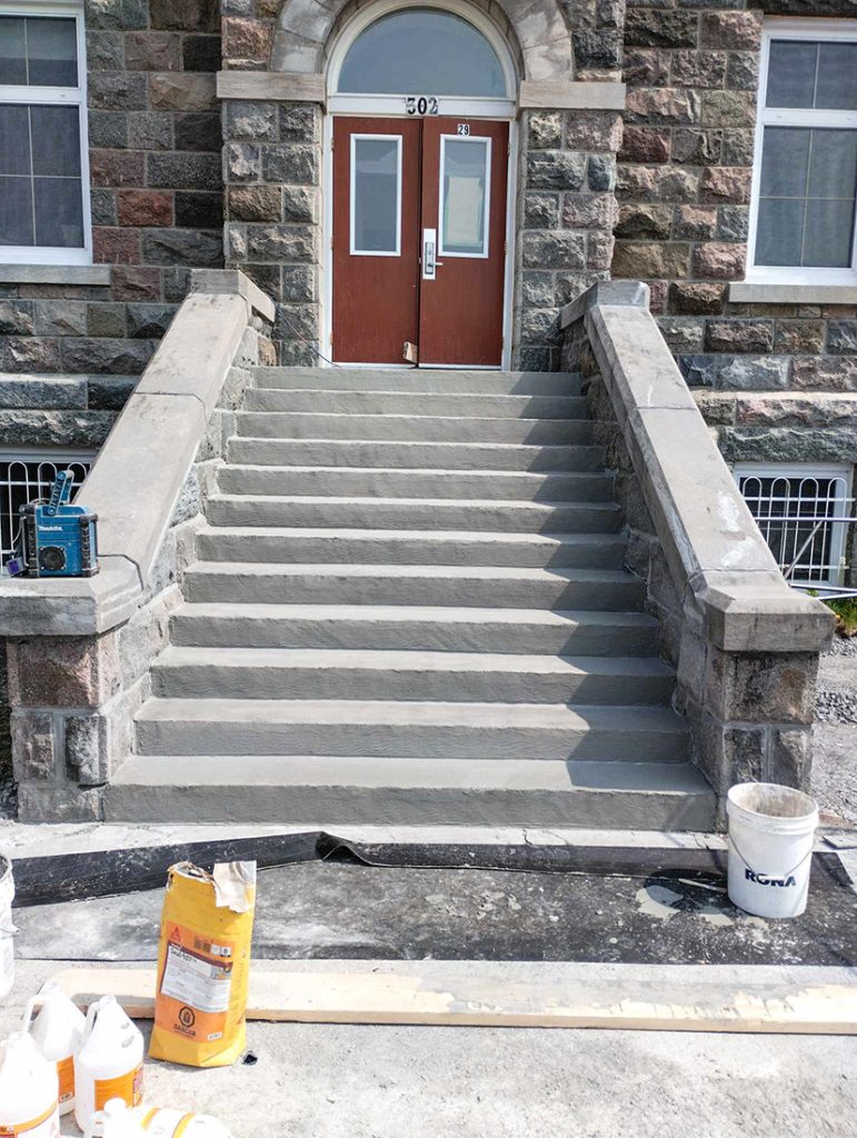 Réparation de marche en béton 44 logements Rimouski