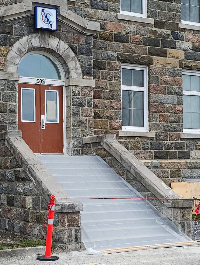 Réparation de marche en béton 44 logements Rimouski