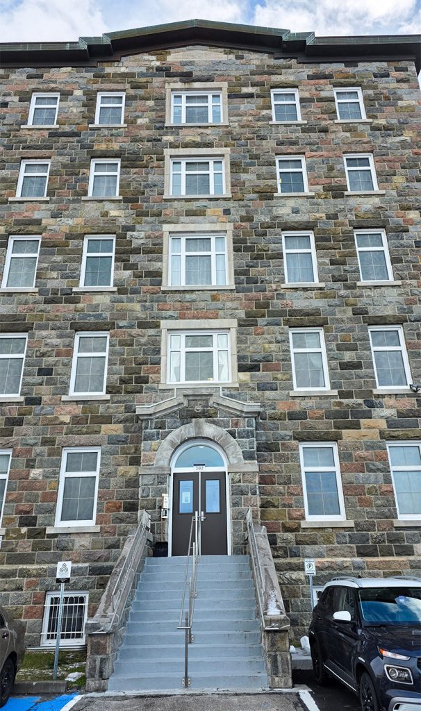 Réparation de marche en béton 44 logements Rimouski