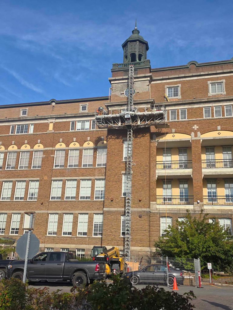 Démantèlement de briques et pose de nouvelles briques Cégep Rimouski