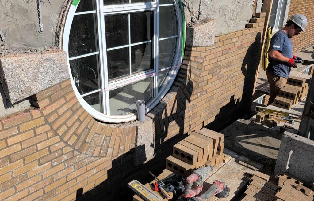 Démantèlement de briques et pose de nouvelles briques Cégep Rimouski