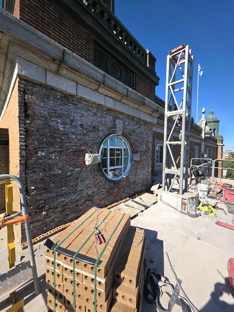 Démantèlement de briques et pose de nouvelles briques Cégep Rimouski