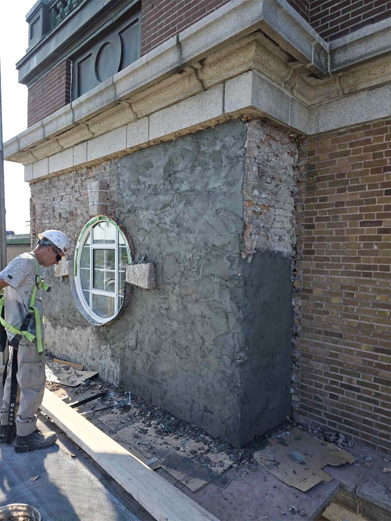 Démantèlement de briques et pose de nouvelles briques Cégep Rimouski