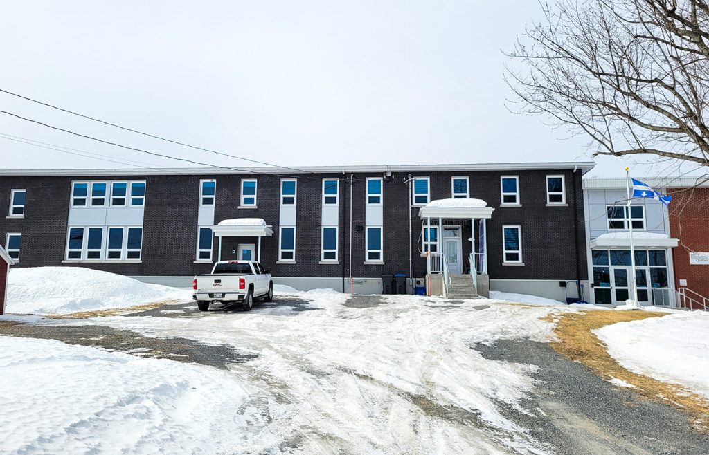 Pose de briques et adex à l'école Beaucourt Packington
