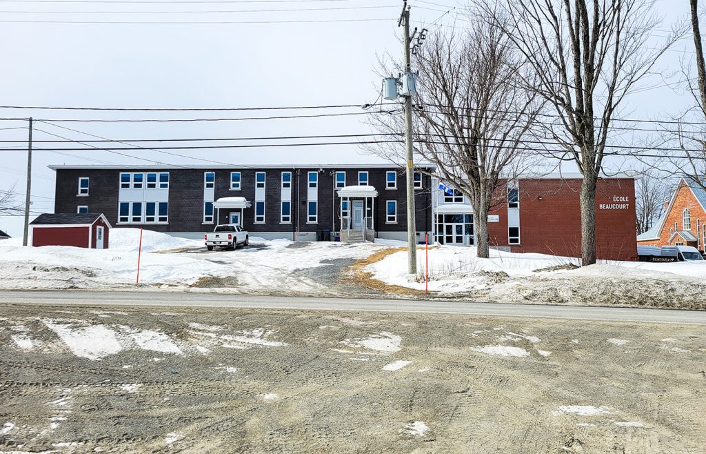 Pose de briques et adex à l'école Beaucourt Packington