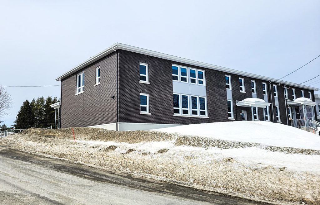 Pose de briques et adex à l'école Beaucourt Packington