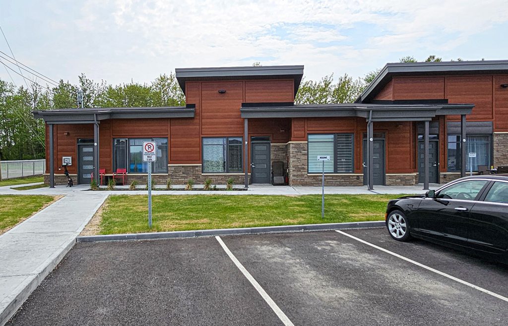 Pose de pierres Hans logements Rimouski